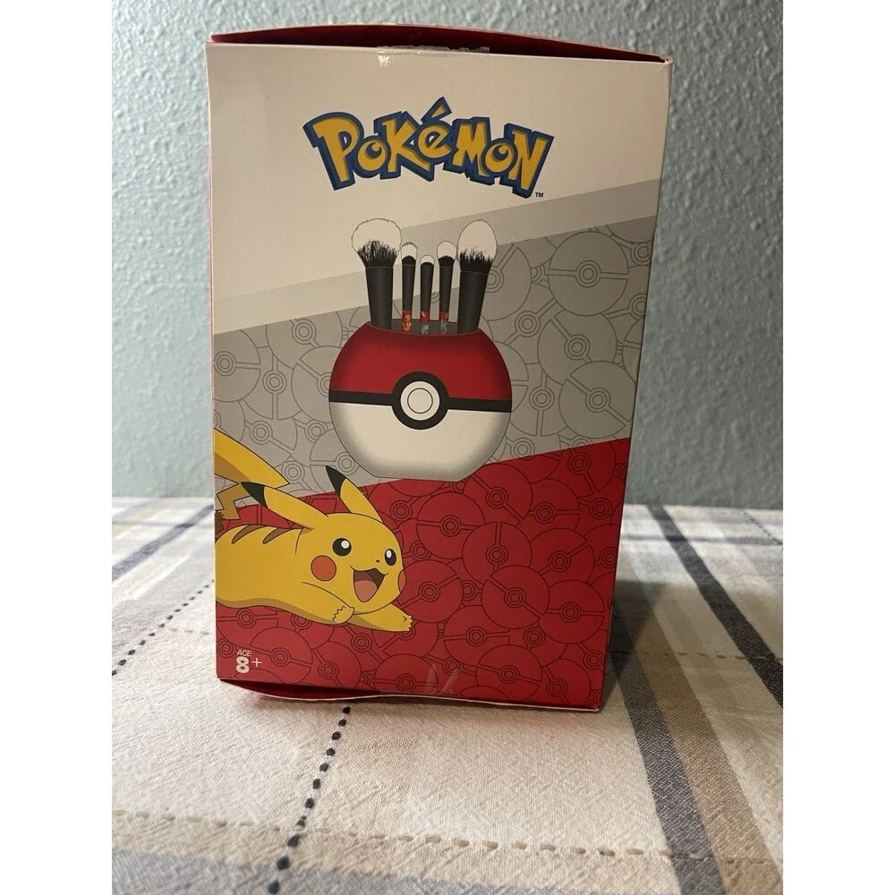 Pokemon Poke Ball Makeup Brush Set Includes 5 Brushes In a Pokémon Brush Holder - Picture 4 of 5